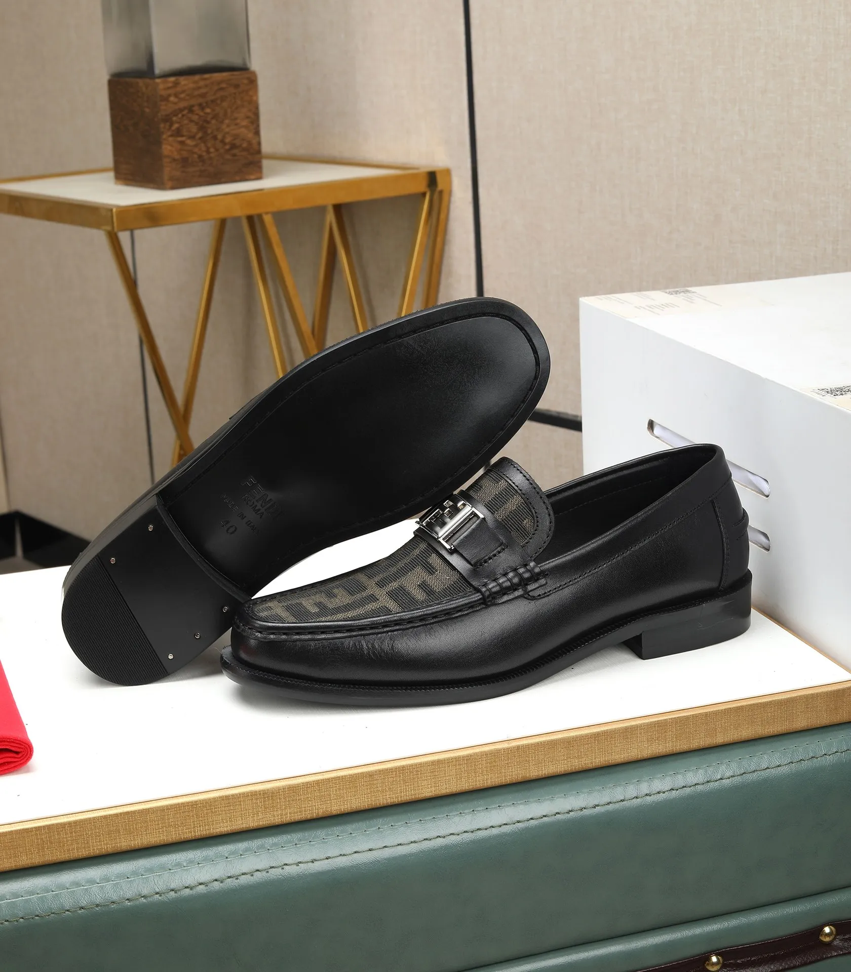 Men's shoes 💰580 (high-end, full cowhide) FENDI Fendi high-end formal leather shoes, original Italian imported cowhide surface + cowhide lining, original hardware, I believe you will be impressed from the first time you see it. The avant-garde atmosphere can no longer fully interpret its elegance. AAA grade rubber outsole, super comfortable. Original counter last, ensuring its original version and quality. The simple upper ensures its comfort and breathability. A pair of truly good shoes has its own unique soul, famous quality, regular size 38-44 (45 46 customized)